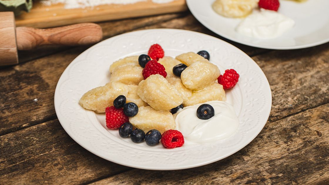 Kluski leniwe z owocami- Pyszności