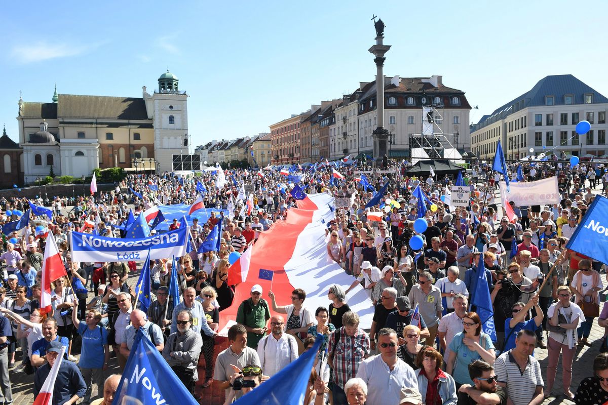 Policja chce uchylenia immunitetu dwóm posłom PO. Podczas Marszu Wolności odpalili race