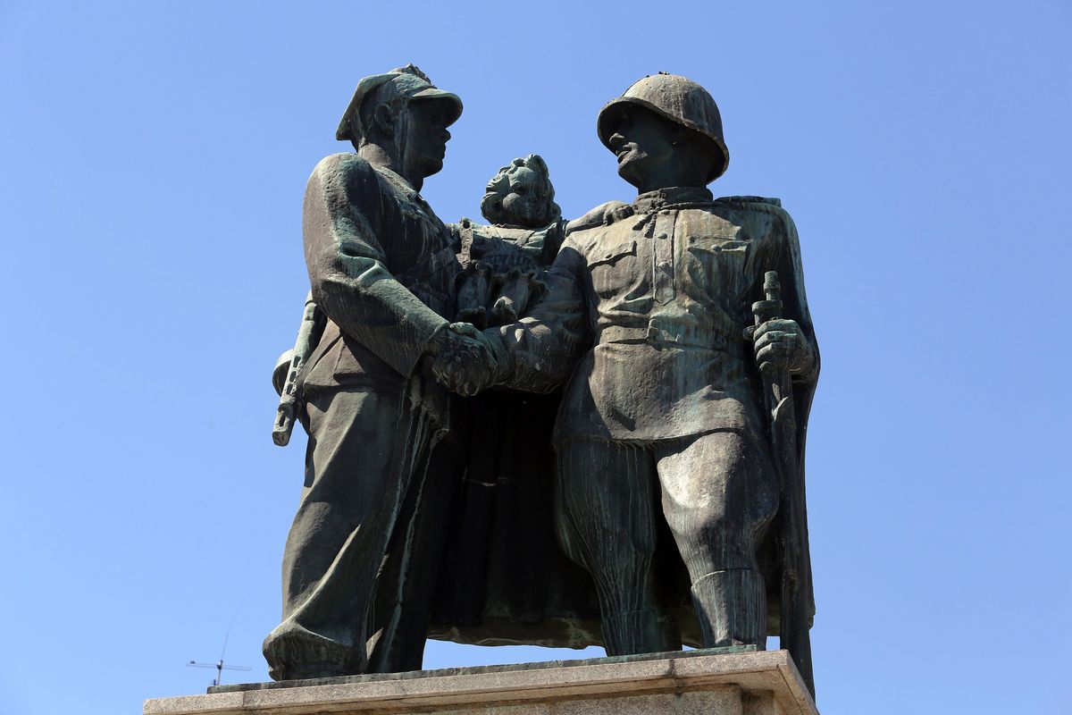 Rozebrano pomnik wdzięczności Armii Radzieckiej. "Był symbolem zniewolenia"