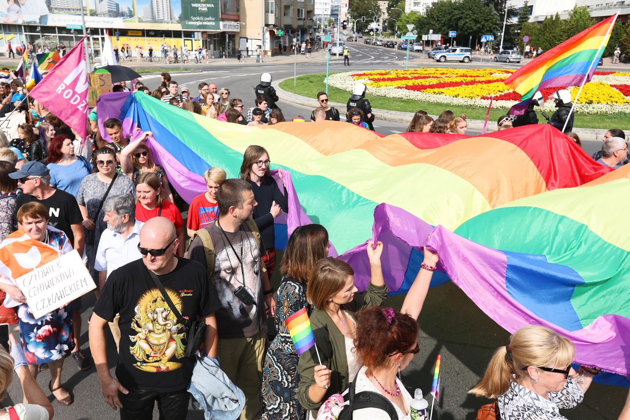 Przeciwnicy Marszu Równości spotykają się przed kościołem. Proboszcz się obawia