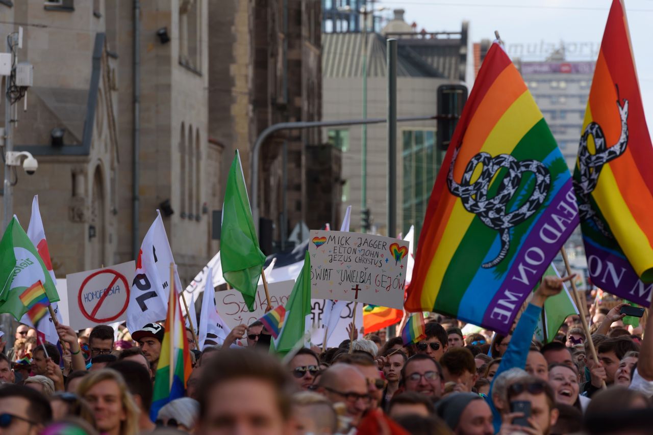 Zmarł Gilbert Baker. Był ikoną ruchów LGBT