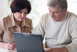 Większa aktywność zawodowa między 55 a 64 rokiem życia.