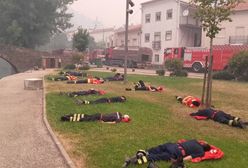 To zdjęcie wstrząsnęło internautami. Pokazuje dramatyczną walkę strażaków