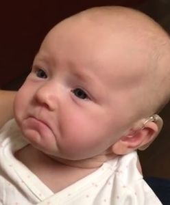 Dziecko po raz pierwszy usłyszało głos swojej mamy. Oto, jak zareagowało