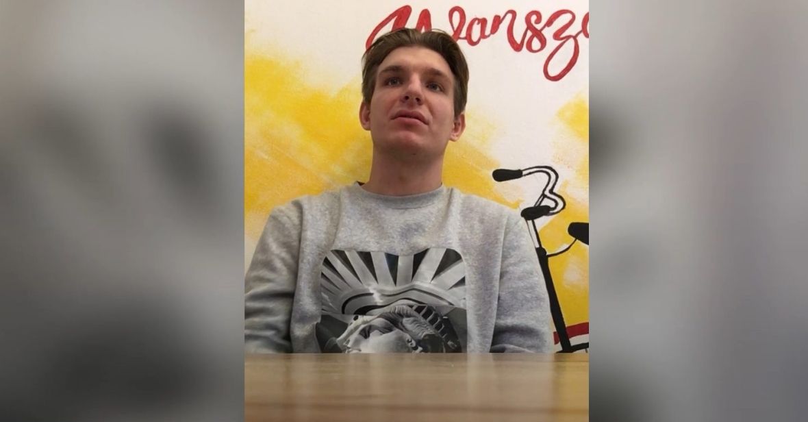 Eryk Skonieczny miał problemy z nałogami, był bezdomny. Dziś, po pobycie w Domu Rotacyjnym, podchodzi do matury i ma plan na życie 