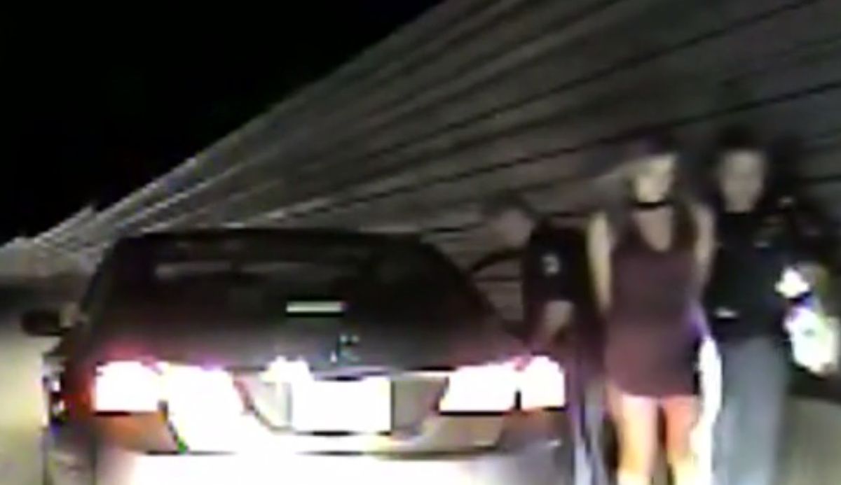 Wstrząsające nagranie z zatrzymania pijanej kobiety. Zachowanie policjanta szokuje