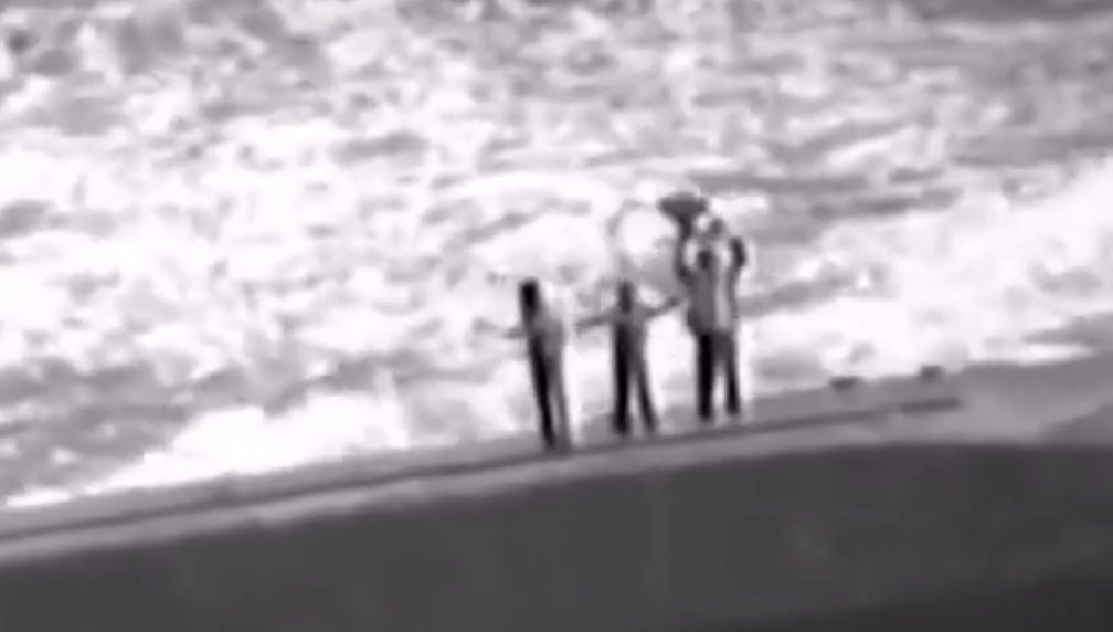 Wołali o pomoc na wywróconej łodzi. Ratownicy podjęli błyskawiczną akcję