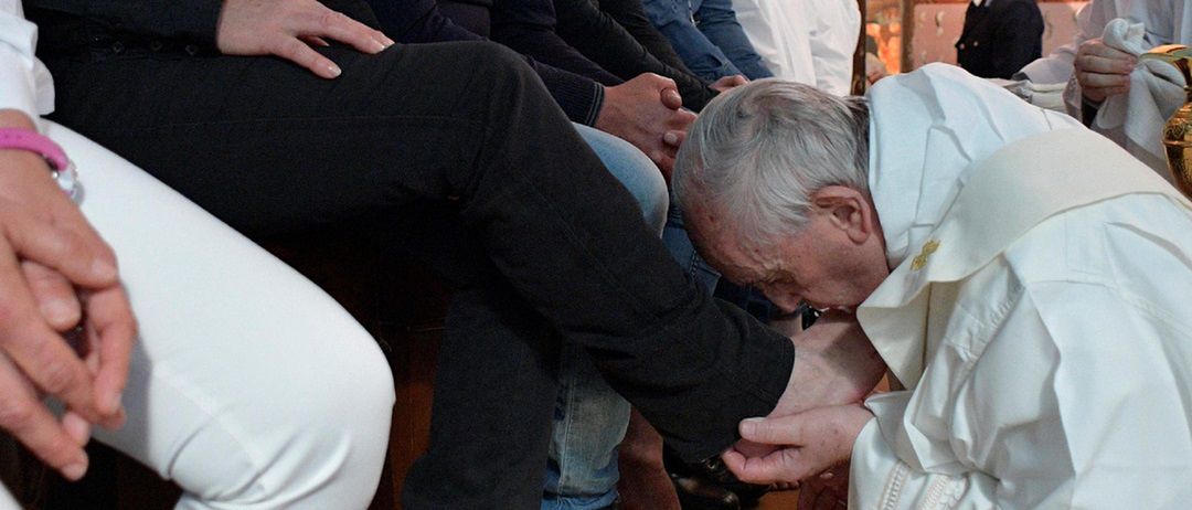 Większość z nich działała w grupach przestępczości zorganizowanej. Papież Franciszek umył nogi 12 więźniom 