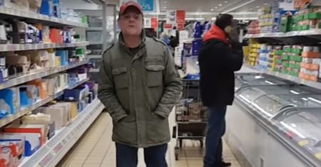 Krzyczał na nią, bo mówiła po polsku: "F*ck off to your country!". Wszystko zostało nagrane