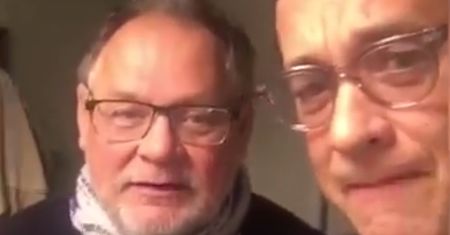 Tom Hanks śpiewa "Sto lat" dla Polki, która ofiarowała mu malucha
