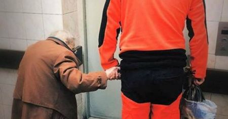 Masowo zostawiają najstarszych członków rodziny w szpitalu. Chcą mieć spokój na święta