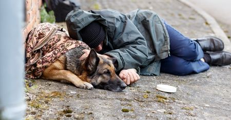 Bracia bezdomni. "Brata Marka zabrał ogień. Brata Agnieszki uratował Jezus"