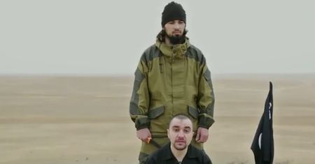 ISIS zabija rosyjskiego "oficera wywiadu", nagranie publikuje w sieci. Rosjanie dementują
