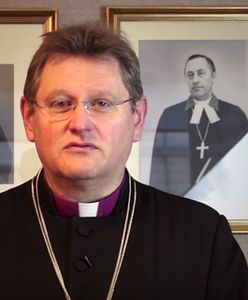 "Sejm przypomina oblężoną twierdzę, jak za czasu stanu wojennego". Ostre słowa biskupa