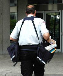 Listonosz nadal będzie pukać z emeryturą