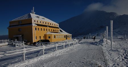 Karkonosze. Ratownicy GOPR znaleźli zamarznięte ciało turysty