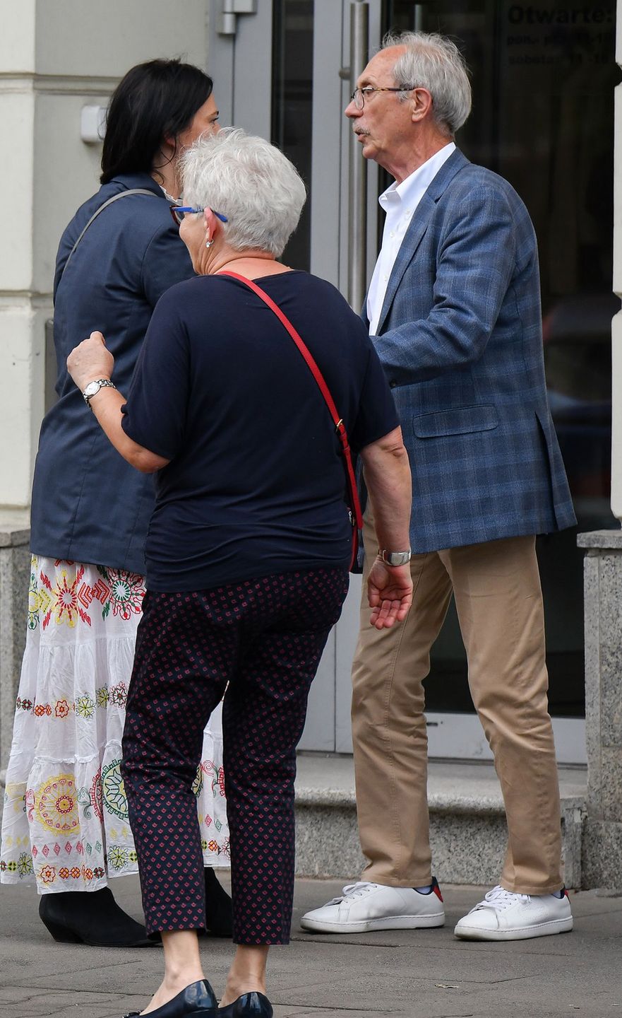 Ojciec Małgosi Rozenek wita się z nową partnerką syna