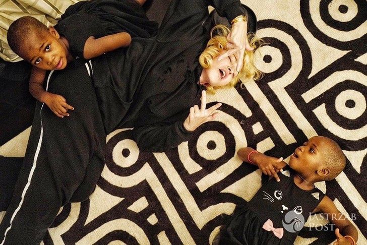 Madonna z adoptowanymi córeczkami