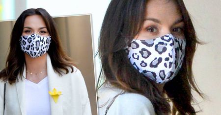 Paulina Krupińska w prostej stylizacji pod DDTVN. Żółta ozdoba na jej płaszczu ma szczególne znaczenie