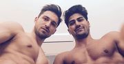 Rafał Maślak pozuje z kandydatami na Mister International