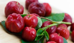 Acerola to najmodniejszy owoc sezonu. Jest w lekach, syropach a nawet… kiełbasie
