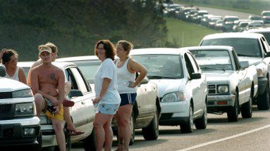Rekordowo długa kolejka do stacji benzynowej w Biloxi