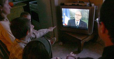 Prezydent Chirac podpisze ustawę o pierwszej pracy