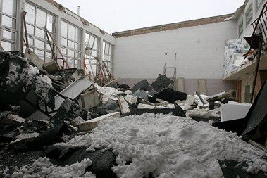 Zawalił się dach szkolnej sali gimnastycznej