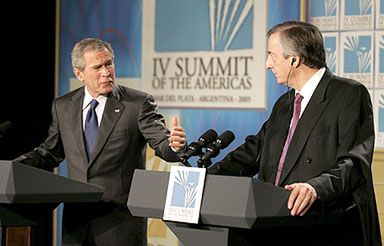 Bush i Chavez trzymani z dala od siebie
