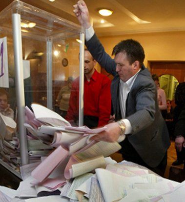 Partia Janukowycza prowadzi - wyniki z 10% okręgów
