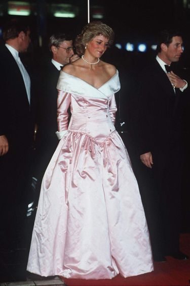 Księżna Diana w 1987 roku w Berlinie. Identyczną sukienkę miała Meghan Markle