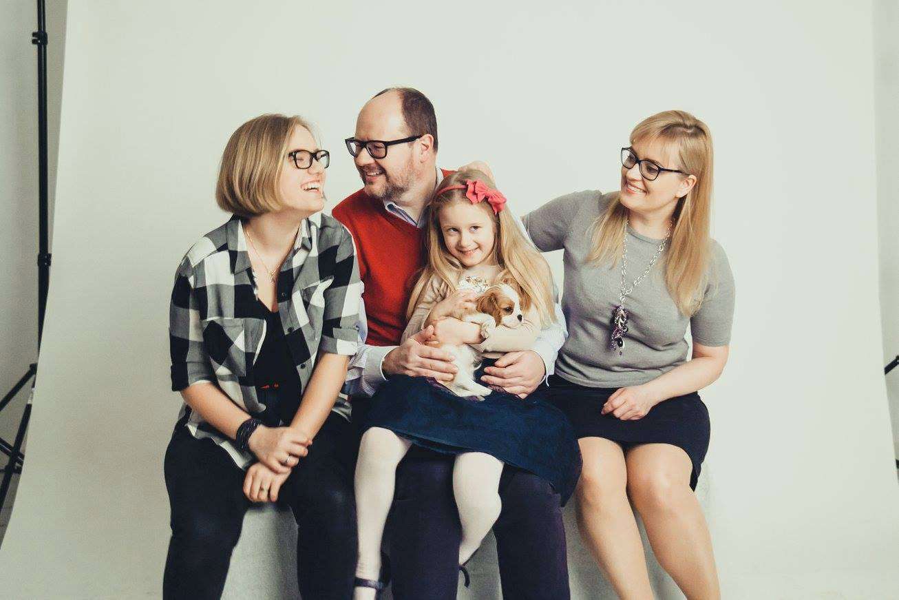 Paweł Adamowicz z żoną Magdaleną i córkami fot. Facebook