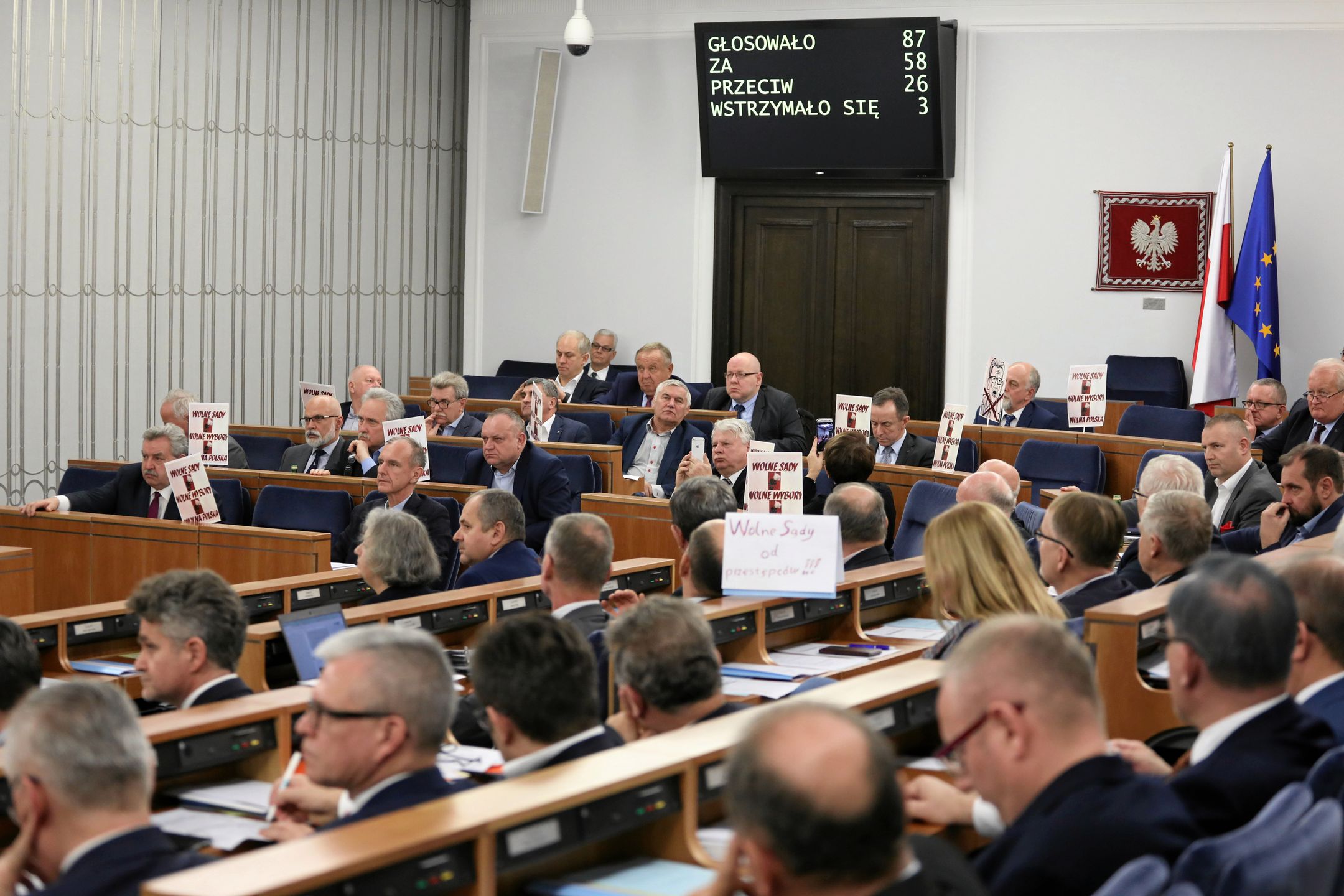 Senat podjął decyzję ws. prezydenckich ustaw o KRS i SN