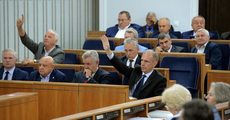 Senat przyjął nowelizacje ustaw o sądach i KRS
