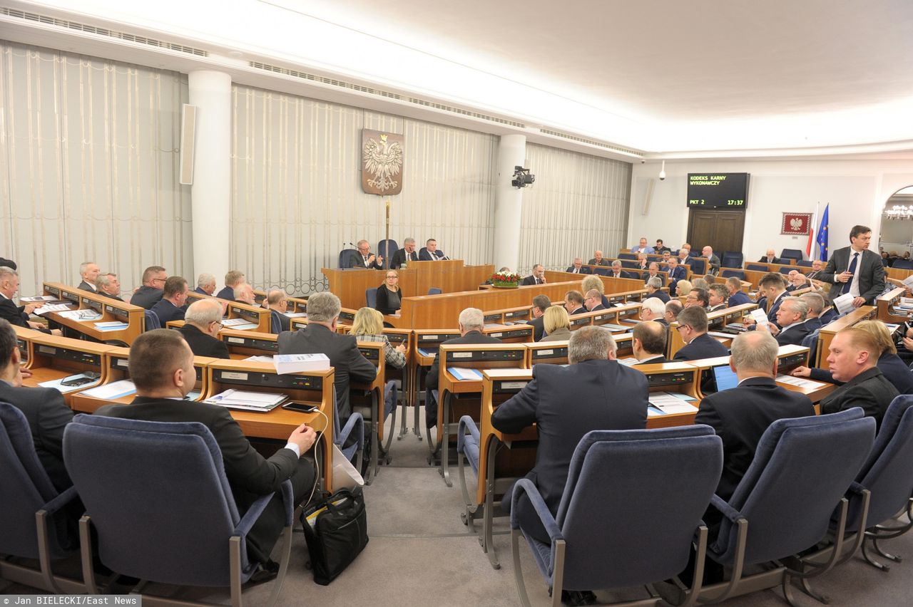 Tajemniczy wpis polityka. PiS z większością w Senacie? W kuluarach "krążą" kolejne nazwiska