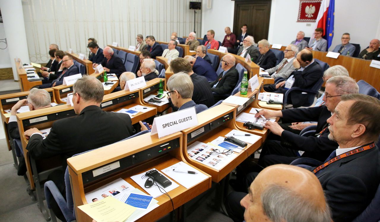 Majątki rodzin polityków będą jawne. Senat zagłosował