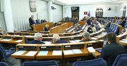 Senat poparł obniżenie pensji posłom i senatorom. Nie było poprawek