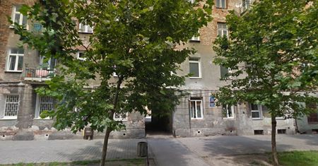 Remontowali piwnicę, znaleźli granat. Ewakuowano mieszkańców kamienicy na Pradze