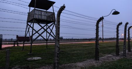 Przywłaszczyli sobie własność muzeum w Oświęcimiu. Prokurator żąda dla nich kary więzienia