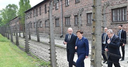 Sławomir Sierakowski: Podwójne kłamstwo Szydło o Holokauście