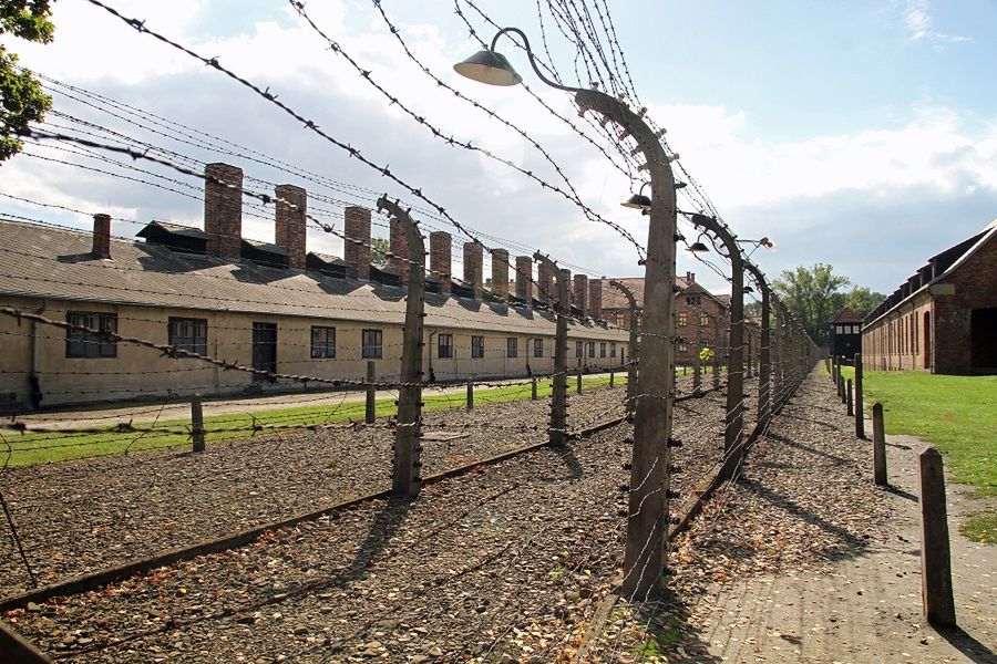 19-latek oddał mocz na schody pomnika w Auschwitz. Jest decyzja sądu