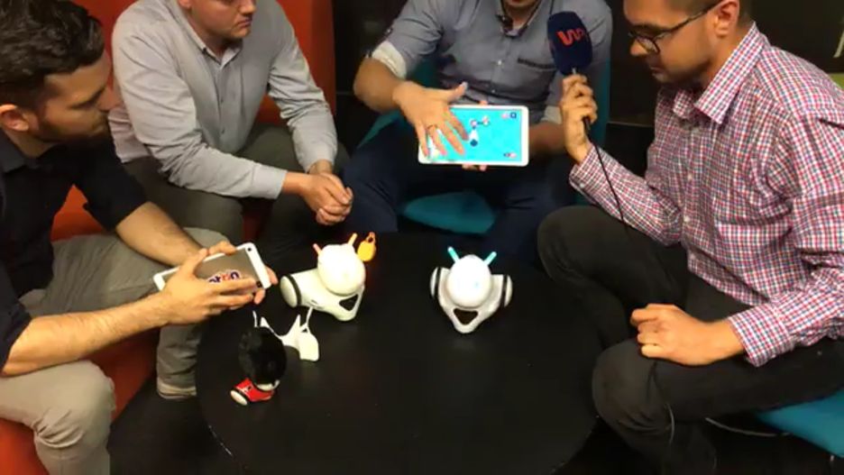 Robot Photon w trakcie prezentacji.