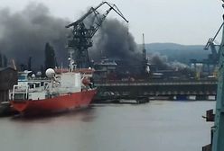 Gdańsk. Duży pożar na terenie stoczni. Płonie hala magazynowa