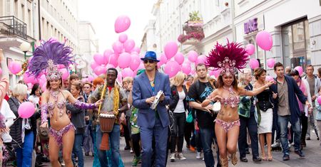 Samba - karnawałowy taniec z Rio de Janeiro. Kroki samby