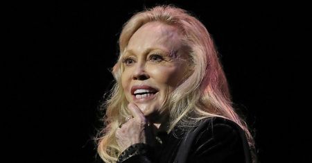Uwaga, diwa! Faye Dunaway, laureatka Oscara, wyrzucona z teatru za gwiazdorzenie