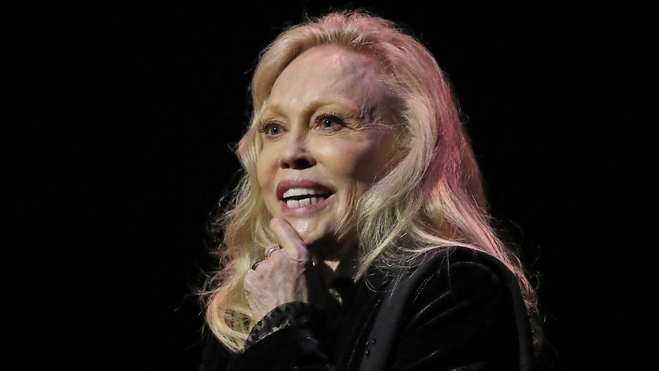 Faye Dunaway otrzymała Oscara w 1977 roku za rolę w filmie "Sieć"