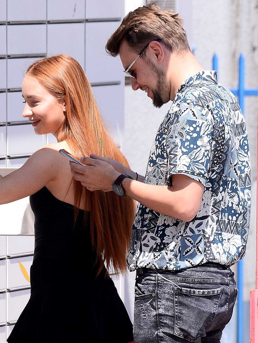 Damian Kordas i Angelika Mucha przyłapani na czułościach przy paczkomacie InPost