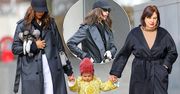 Irina Shayk z córką i matką na spacerze. Dopiero teraz widać, jak bardzo Lea jest do niej podobna