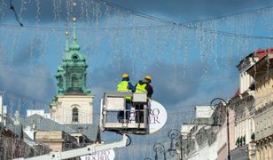 Świąteczna iluminacja znika z Warszawy. Służby rozpoczęły demontaż dekoracji