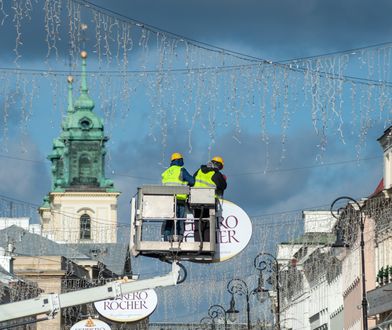 Świąteczna iluminacja znika z Warszawy. Służby rozpoczęły demontaż dekoracji